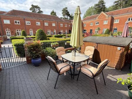 2 bedroom Town house for sale in Carnarvon Court, Bretby, Burton On Trent