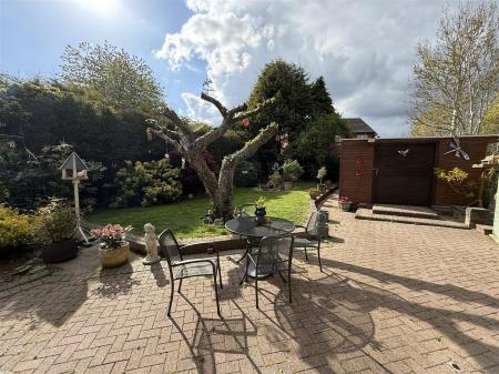 3 bedroom Semi-detached house for sale in Burton Road, Coton-In-The-Elms