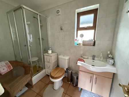 3 bedroom Semi-detached house for sale in Burton Road, Coton-In-The-Elms