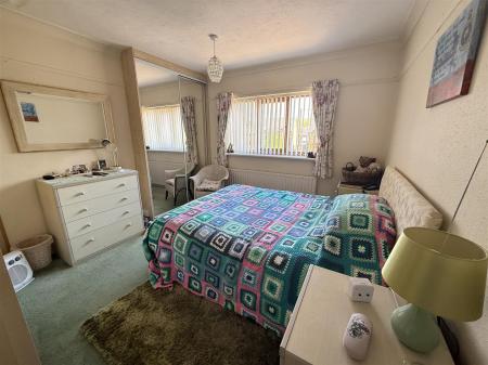 3 bedroom Semi-detached house for sale in Burton Road, Coton-In-The-Elms
