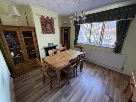 3 bedroom Semi-detached house for sale in Burton Road, Coton-In-The-Elms
