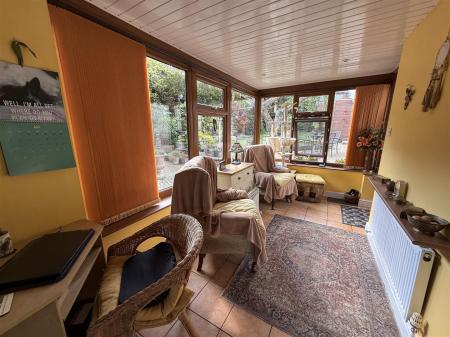 3 bedroom Semi-detached house for sale in Burton Road, Coton-In-The-Elms
