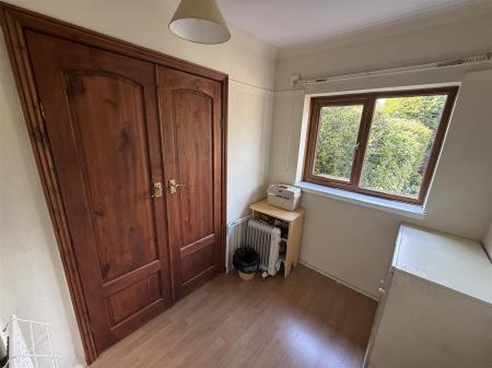 3 bedroom Semi-detached house for sale in Burton Road, Coton-In-The-Elms