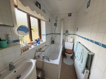 3 bedroom Semi-detached house for sale in Burton Road, Coton-In-The-Elms