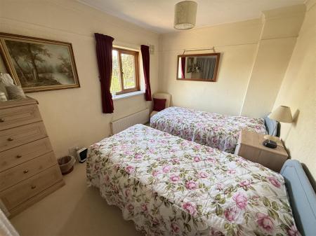 3 bedroom Semi-detached house for sale in Burton Road, Coton-In-The-Elms