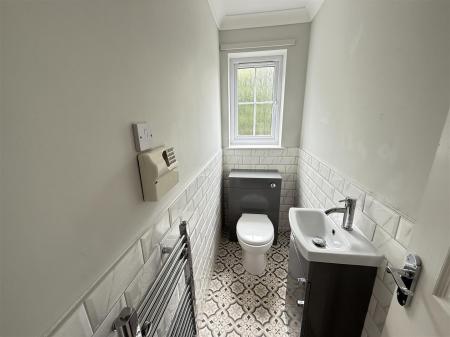 4 bedroom Detached house for sale in Hargate Road, Stapenhill, Burton-On-Trent