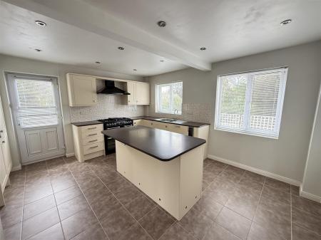 4 bedroom Detached house for sale in Hargate Road, Stapenhill, Burton-On-Trent