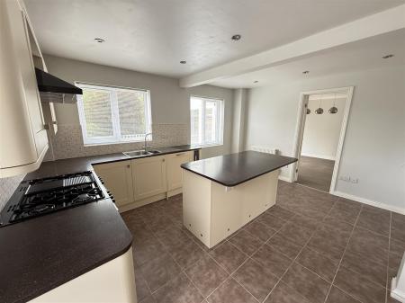 4 bedroom Detached house for sale in Hargate Road, Stapenhill, Burton-On-Trent