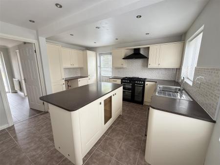 4 bedroom Detached house for sale in Hargate Road, Stapenhill, Burton-On-Trent