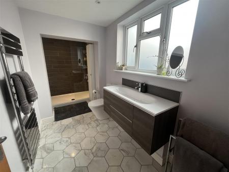 4 bedroom Detached bungalow for sale in Bitham Lane, Stretton