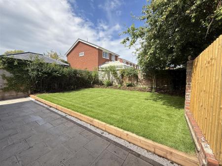 4 bedroom Detached house for sale in Kingsdale Croft, Stretton, Burton-On-Trent