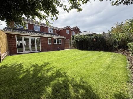 4 bedroom Detached house for sale in Kingsdale Croft, Stretton, Burton-On-Trent