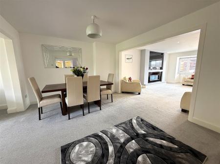 4 bedroom Detached house for sale in Kingsdale Croft, Stretton, Burton-On-Trent