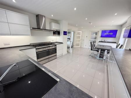 4 bedroom Detached house for sale in Kingsdale Croft, Stretton, Burton-On-Trent