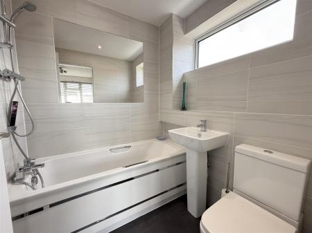 4 bedroom Detached house for sale in Kingsdale Croft, Stretton, Burton-On-Trent