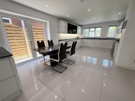 4 bedroom Detached house for sale in Kingsdale Croft, Stretton, Burton-On-Trent