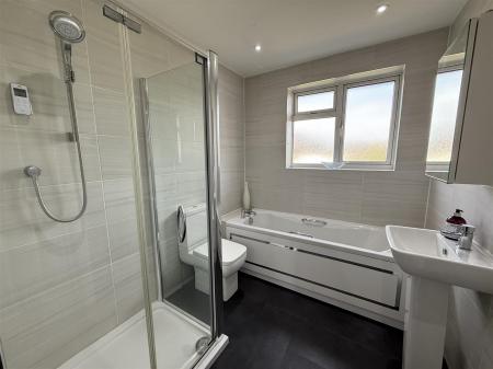 4 bedroom Detached house for sale in Kingsdale Croft, Stretton, Burton-On-Trent