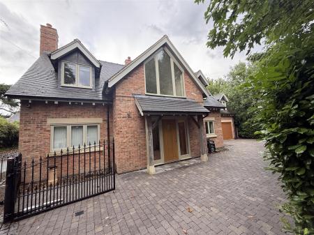 4 bedroom Detached house for sale in The Sycamores, Burton Road, Tutbury