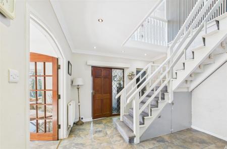 5 bedroom Detached house for sale in Lodge Hill, Tutbury