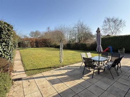 5 bedroom Detached house for sale in Lodge Hill, Tutbury