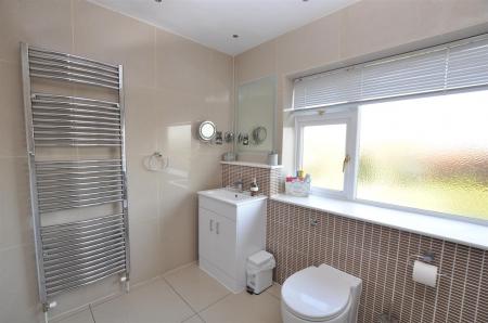 5 bedroom Detached house for sale in Lodge Hill, Tutbury