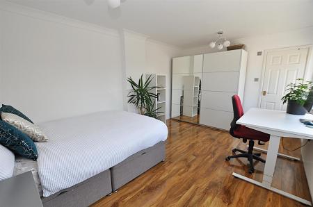 5 bedroom Detached house for sale in Lodge Hill, Tutbury