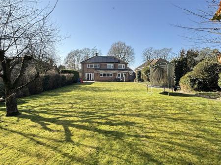 5 bedroom Detached house for sale in Lodge Hill, Tutbury