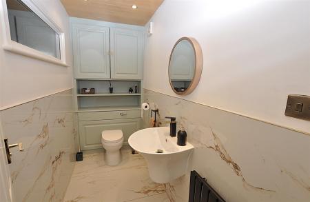 5 bedroom Detached house for sale in Lodge Hill, Tutbury