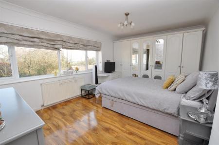 5 bedroom Detached house for sale in Lodge Hill, Tutbury