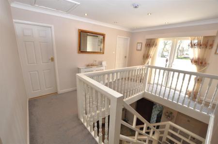 5 bedroom Detached house for sale in Lodge Hill, Tutbury