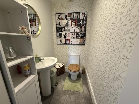 6 bedroom Detached house for sale in Colliery Lane, Linton, Swadlincote