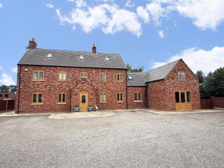6 bedroom Detached house for sale in Colliery Lane, Linton, Swadlincote