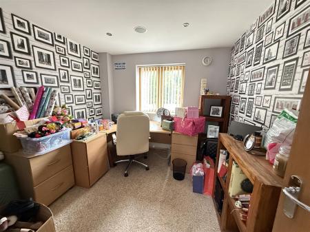 6 bedroom Detached house for sale in Colliery Lane, Linton, Swadlincote