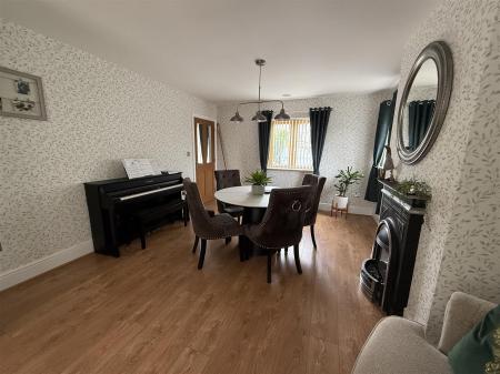 6 bedroom Detached house for sale in Colliery Lane, Linton, Swadlincote