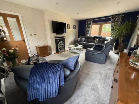 6 bedroom Detached house for sale in Colliery Lane, Linton, Swadlincote