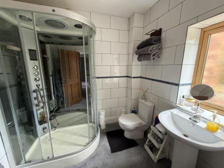 6 bedroom Detached house for sale in Colliery Lane, Linton, Swadlincote