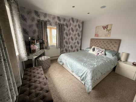 6 bedroom Detached house for sale in Colliery Lane, Linton, Swadlincote