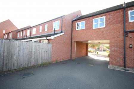 2 bedroom House to let in Blakeholme Court, Burton upon Trent, DE14