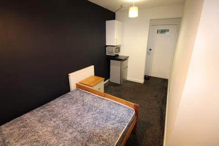 1 bedroom House share to let in Borough Road, Burton upon Trent, DE14