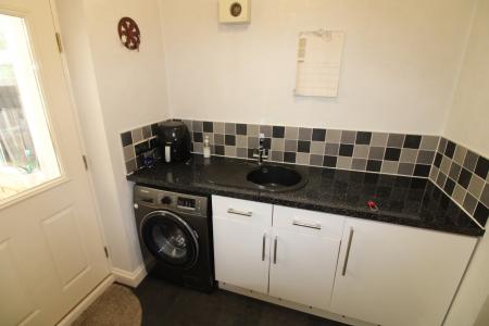 4 bedroom Detached house to let in Maple Way, Burton Upon Trent, Branston, DE14