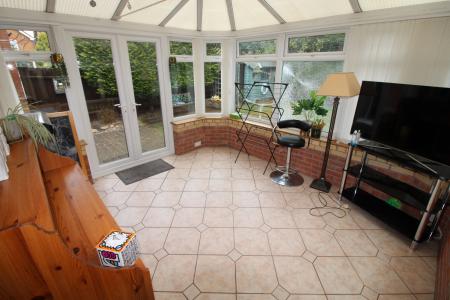 4 bedroom Detached house to let in Maple Way, Burton Upon Trent, Branston, DE14