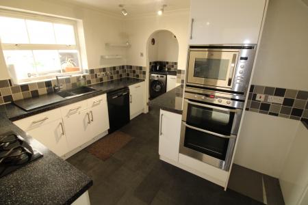 4 bedroom Detached house to let in Maple Way, Burton Upon Trent, Branston, DE14