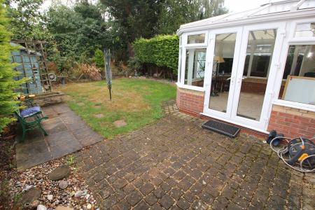 4 bedroom Detached house to let in Maple Way, Burton Upon Trent, Branston, DE14