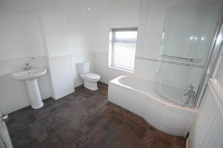 2 bedroom House to let in South Broadway Street, Burton upon Trent, DE14
