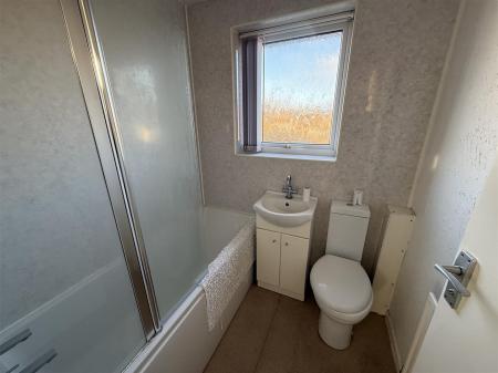 2 bedroom Semi-detached house for sale in Glamis Close, Stretton