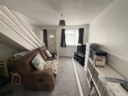 2 bedroom Semi-detached house for sale in Glamis Close, Stretton