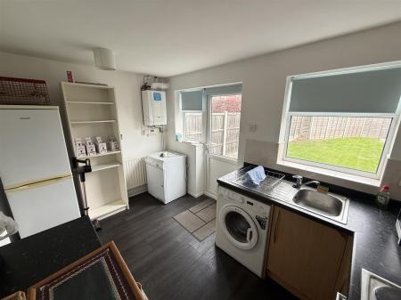 2 bedroom Semi-detached house for sale in Glamis Close, Stretton