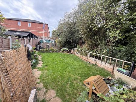 2 bedroom Town house for sale in Wedgewood Close, Burton-On-Trent
