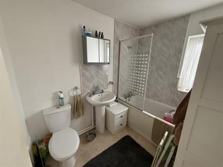 2 bedroom Town house for sale in Wedgewood Close, Burton-On-Trent