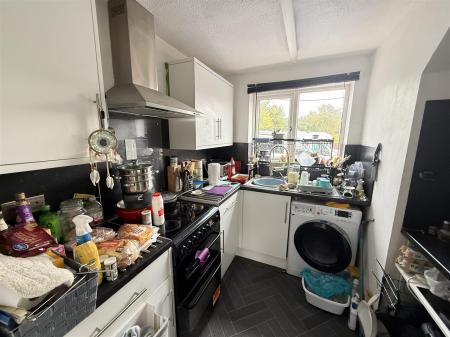 2 bedroom Town house for sale in Wedgewood Close, Burton-On-Trent